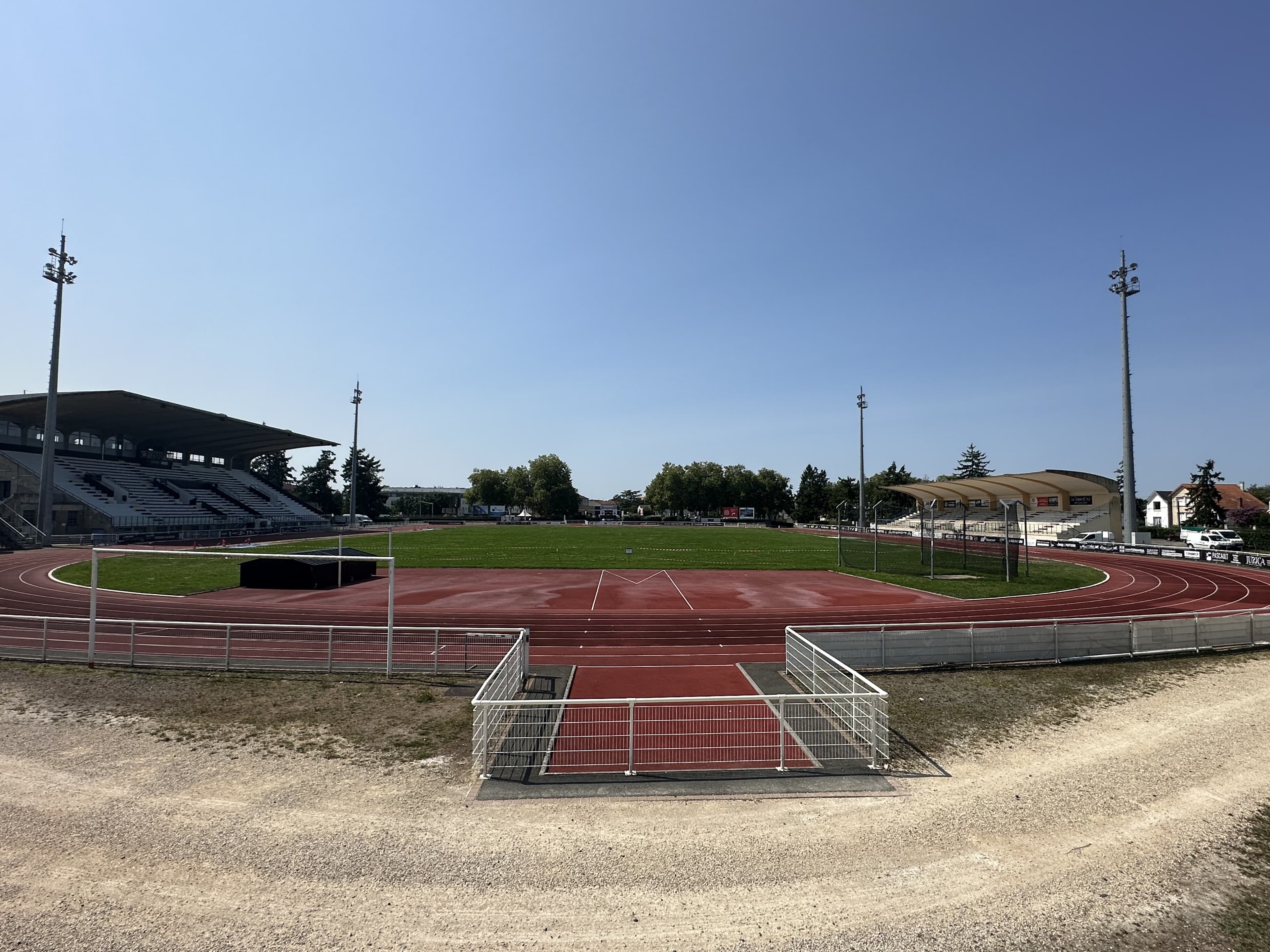 Timothy Montavon avec ses structures sportives